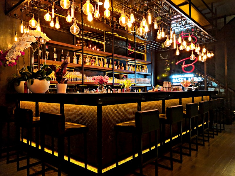 Bar & Lounge